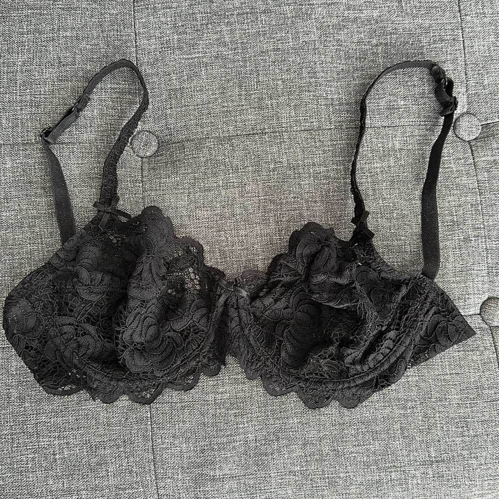 Lacy black unlined bra 32D